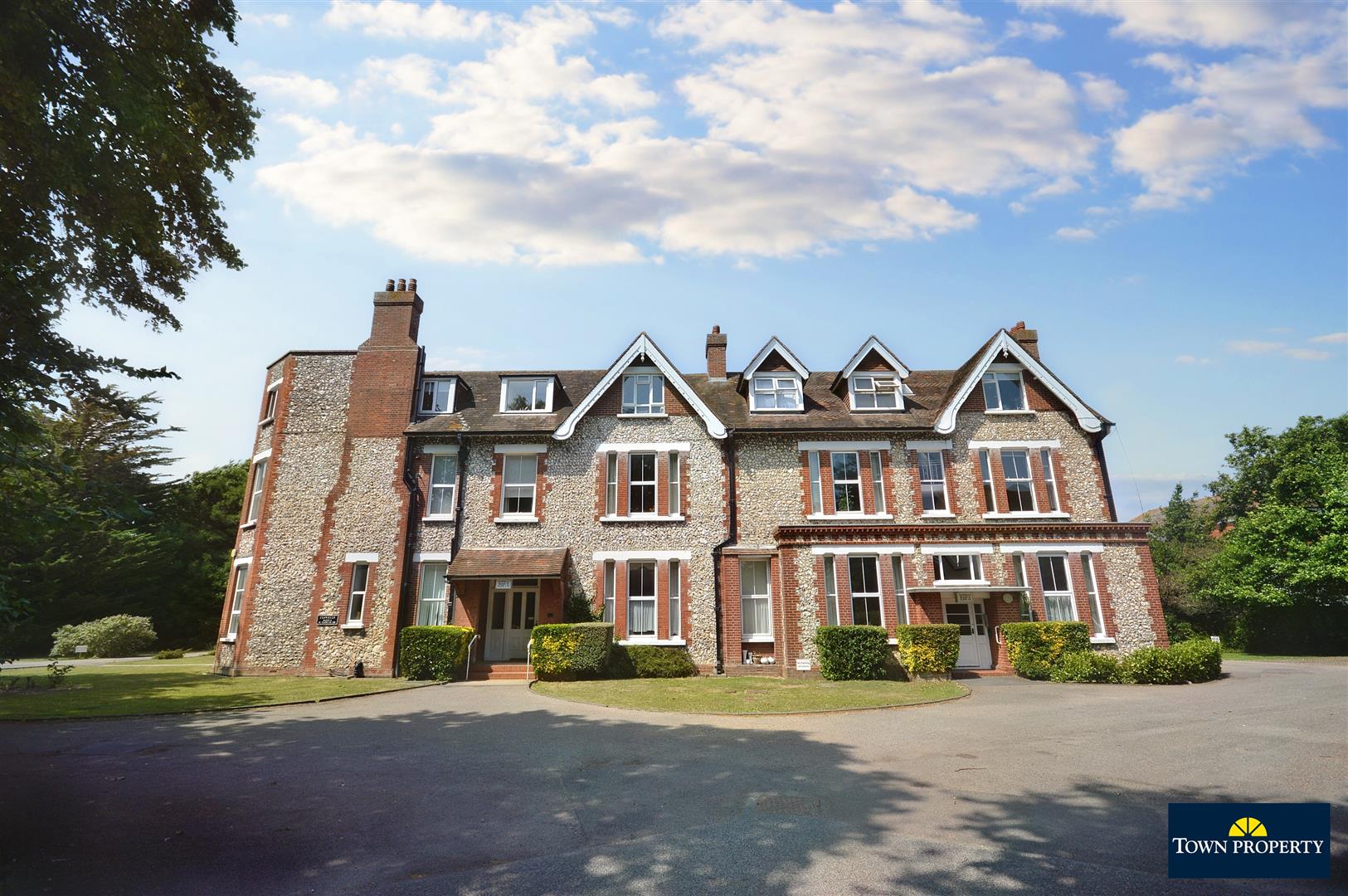 Property Details for Blackwater Road Eastbourne BN21 4JQ Town